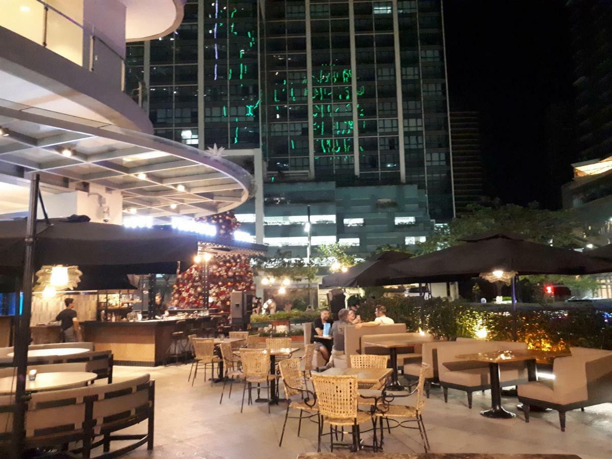 Uptown Mall Area Fort Bonifacio Manila Apartment Exterior foto