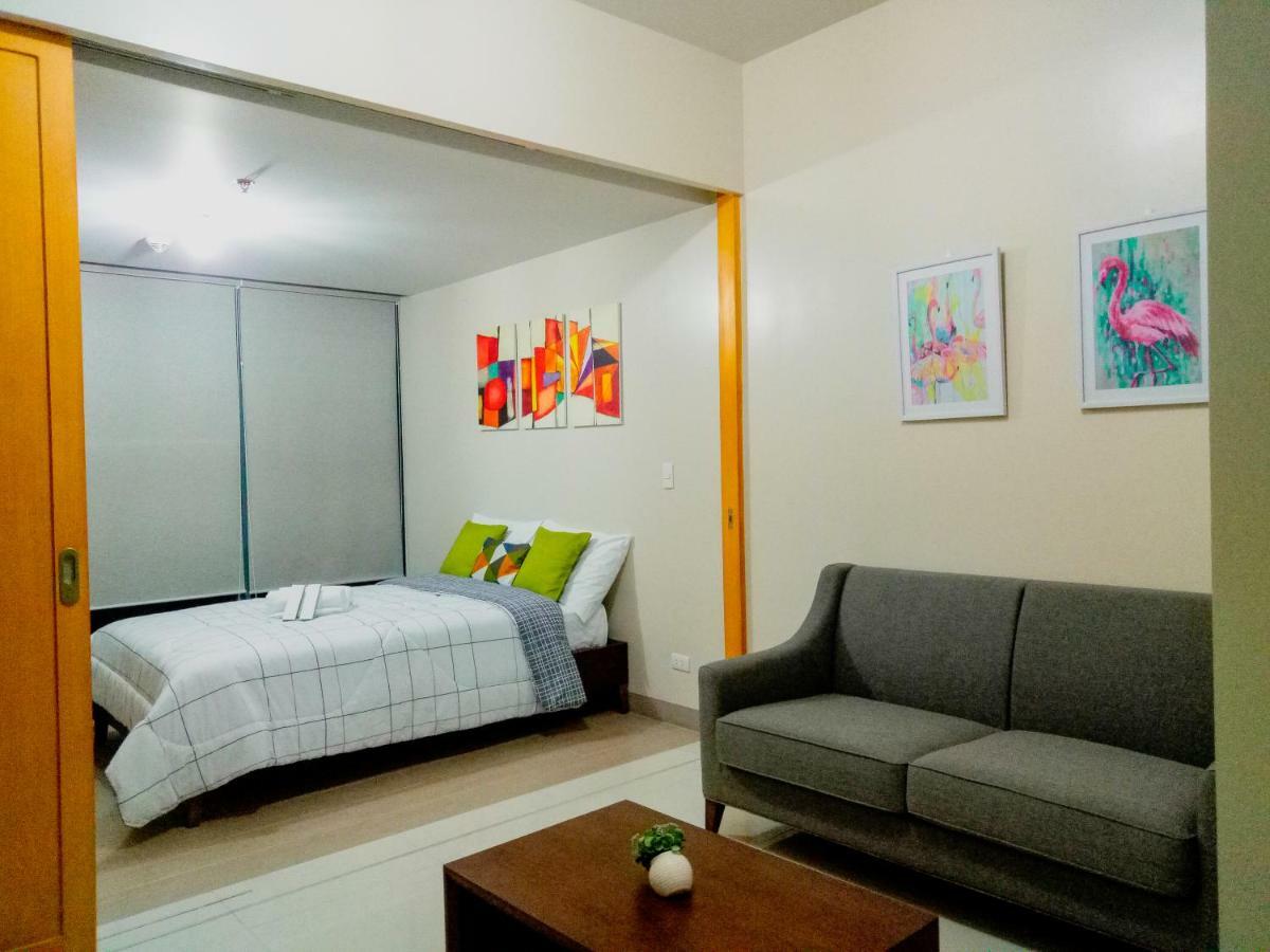 Uptown Mall Area Fort Bonifacio Manila Apartment Exterior foto